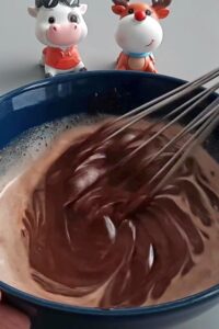 Opéra vegan à 7 couches - Mélange bien jusqu’à obtenir une ganache brillante.