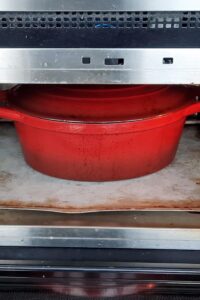 Pain sans gluten en cocotte, deux méthodes - Couvre et fais cuire 20 minutes.