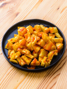 Patatas bravas - Servir aussitôt.