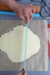 Pâte brisée vegan sans gluten sans sucre - Obtiens ainsi une épaisseur uniforme et gagne du temps.