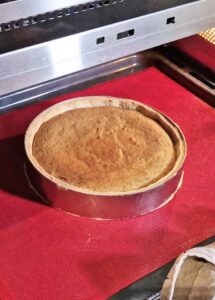 Tarte sans gluten frangipane pistache-amande et framboise - Fais cuire pendant 18 à 20 minutes dans un four préchauffé à 185°C.
