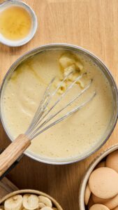 Ajout du beurre dans la crème vanille