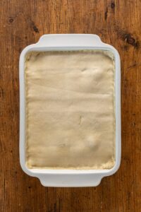 Second rouleau de pâte posé sur le dessus du cobbler