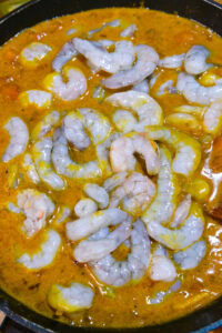 Crevettes au curry coco - Ajouter les crevettes et mélanger.
