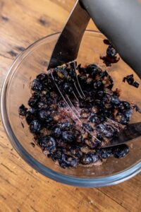 Myrtilles écrasées au presse-purée