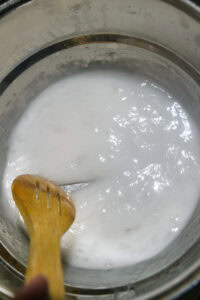 Warabi mochi - Verser dans une casserole et chauffer.
