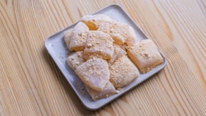 Warabi mochi - Napper de kinako et de kuromitsu, selon le goût.