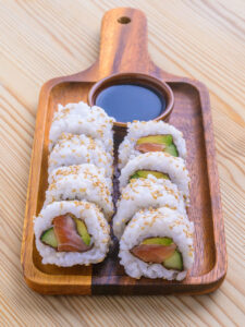 California roll - Servir avec du gingembre mariné et de la sauce soja pour tremper.