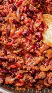 Chili con carne - Couvrir et laisser cuire à feu doux au moins 1 heure, idéalement 3 heures.