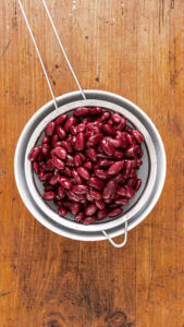 Chili con carne - Égoutter les haricots rouges.