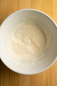 Coleslaw - Bien mélanger, puis réserver la sauce.