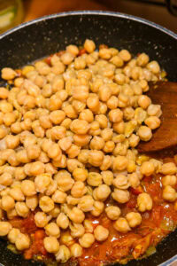 Curry de pois chiche - Ajouter les pois chiches cuits.