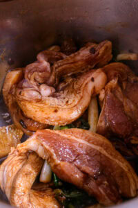 Gua bao - Laisser colorer le porc sur les deux faces.