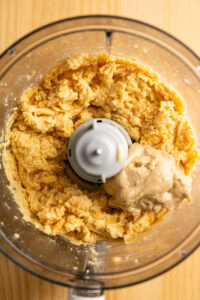 Houmous - Ajouter le tahini et mixer de nouveau.