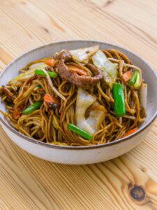 Lo mein - Bien mélanger et servir aussitôt.