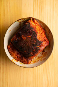 Pulled pork (porc effiloché) - Transférer le porc sur une assiette.