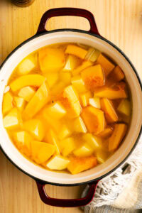 Soupe de potiron - Verser de l'eau juste à hauteur des légumes.