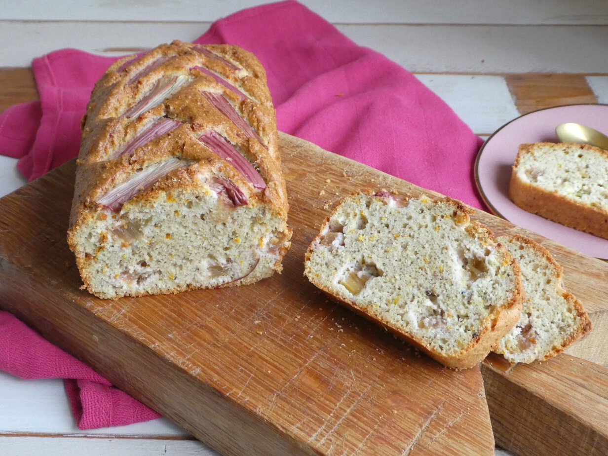 Cake keto à la rhubarbe - En-tete