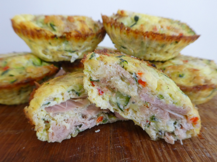 Egg muffins au thon et à la courgette (keto) - En-tete