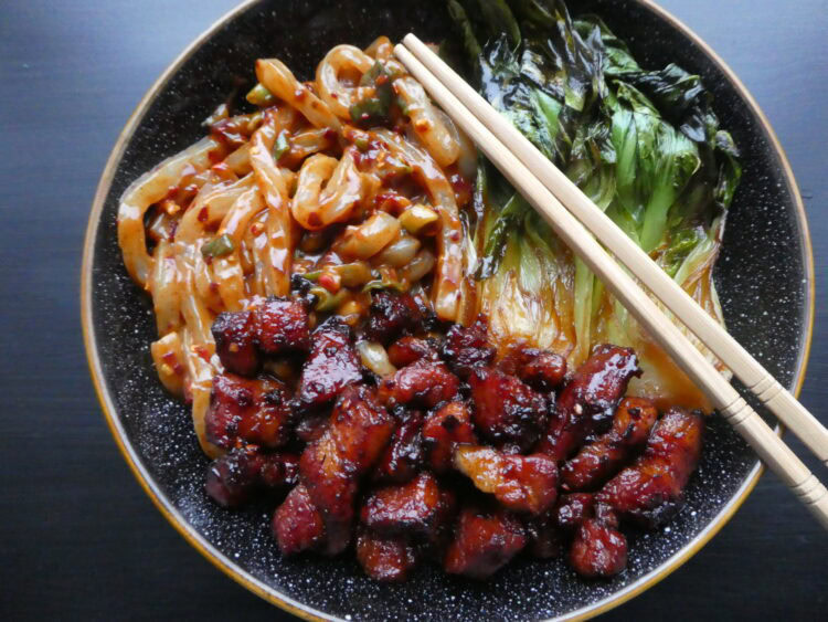 Nouilles de konjac au porc croustillant (keto) - En-tete
