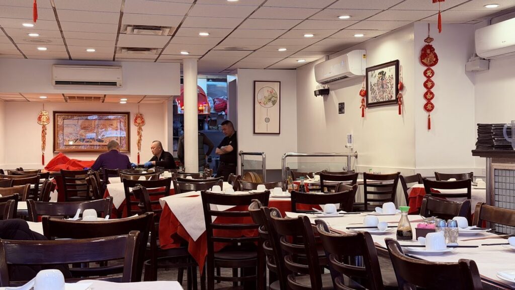 456 New Shanghai, la salle aux nappes rouges, New York