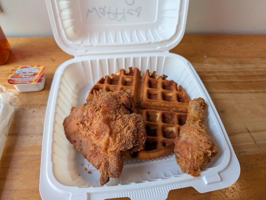 Charles Pan-Fried Chicken, poulet frit sur une gaufre, New York
