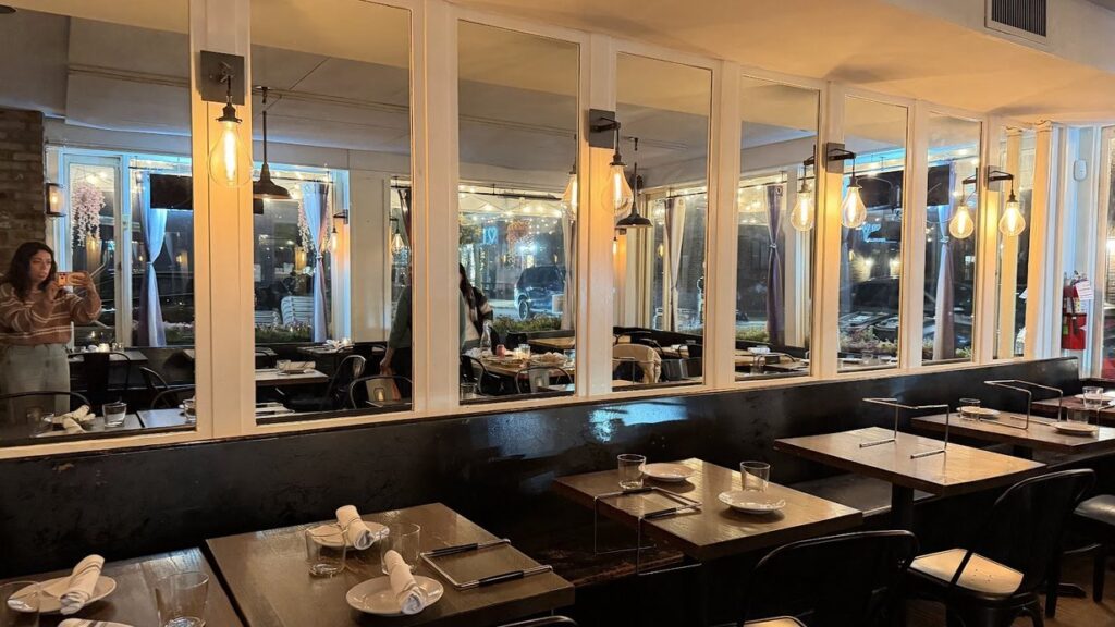 Emily, la salle aux miroirs, New York