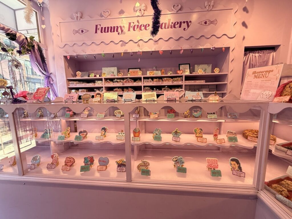 Funny Face Bakery, le comptoir rose et son enseigne, New York