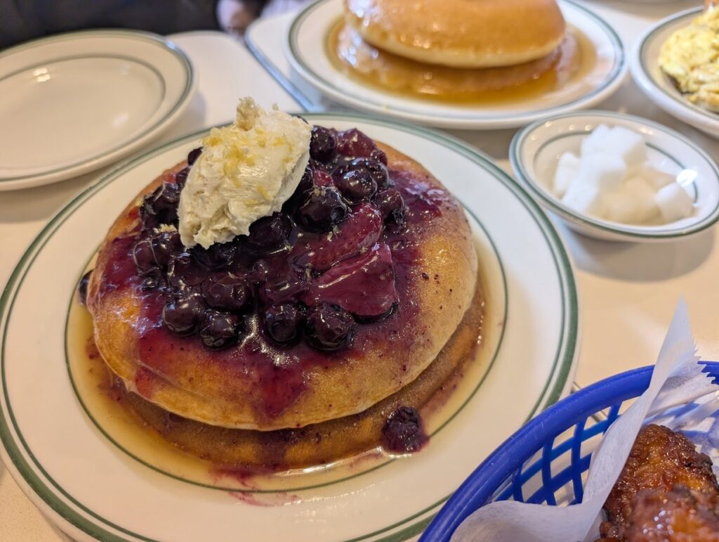 Golden Diner, honey butter pancakes et compote de myrtilles, New York