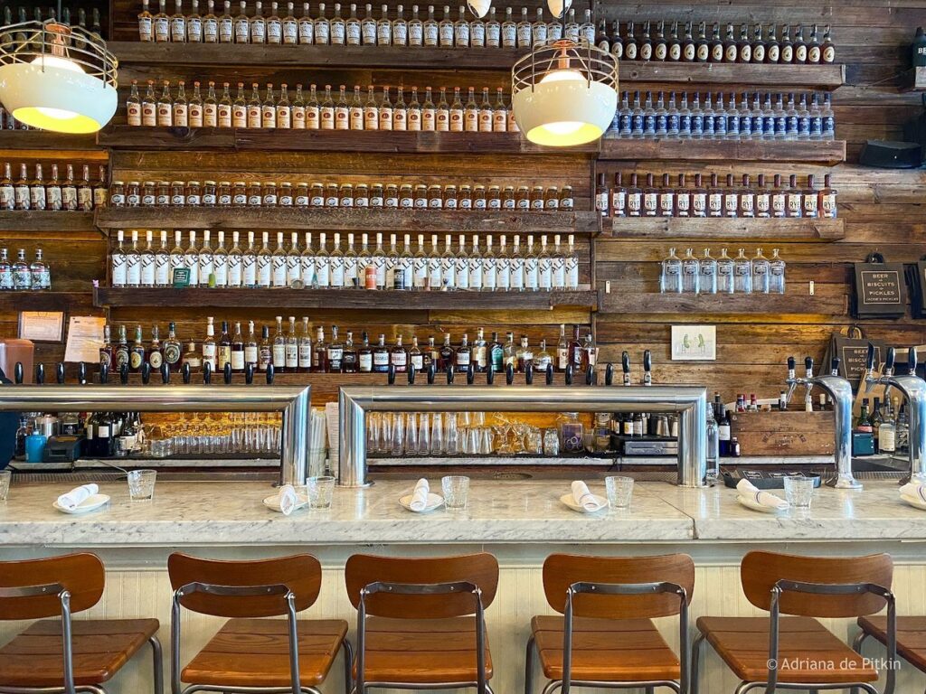 Jacob's Pickles, le bar et son mur de bouteilles, New York