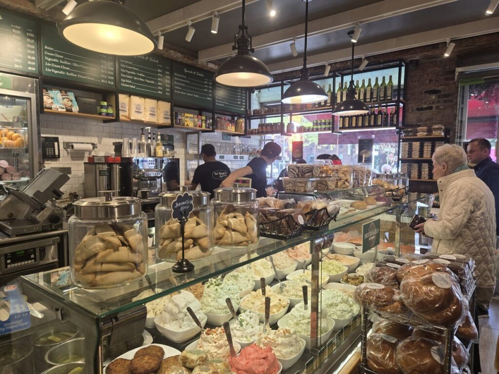 Tal Bagels, le comptoir à bagels du 977 1re avenue, New York