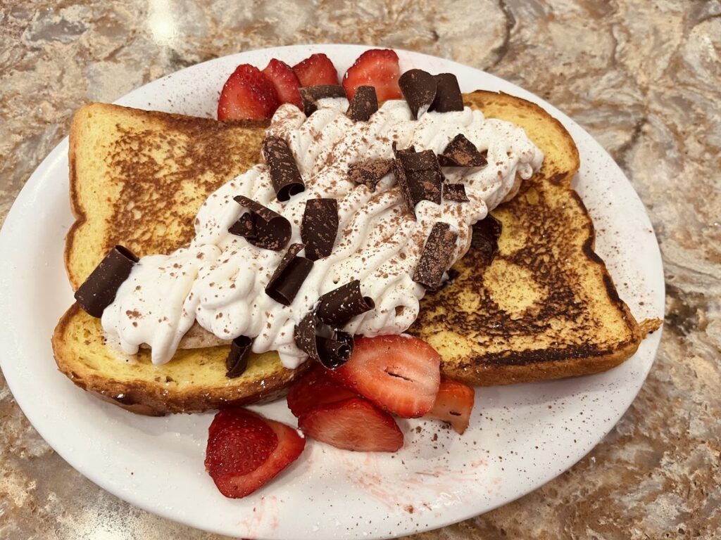 Westway Diner, pain perdu à la chantilly, chocolat et fraises, New York