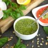 Pesto au basilic et pignons grillés - En-tete