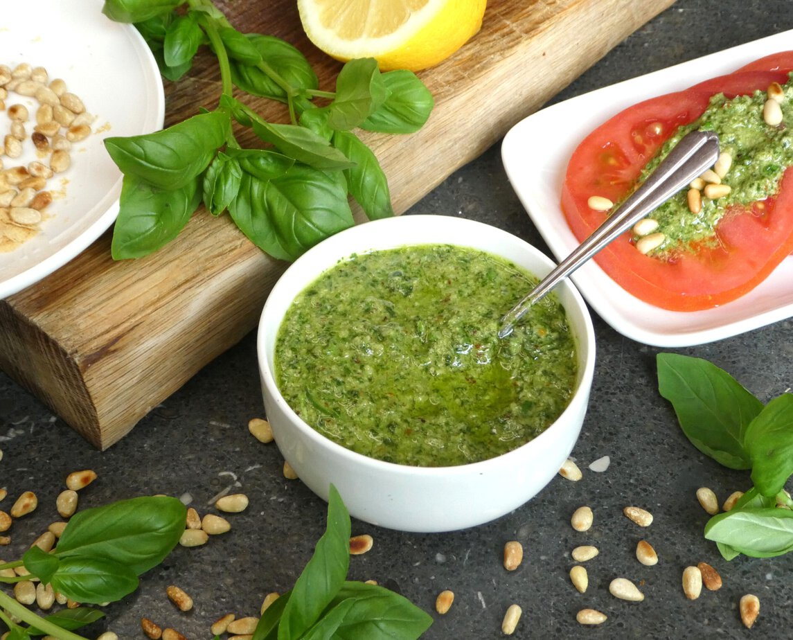 Pesto au basilic et pignons grillés