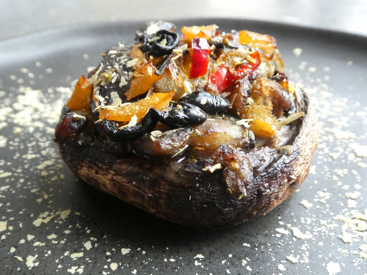포토벨로 버섯구이 Champignons portobello farcis à l'aubergine et au citron confit - En-tete