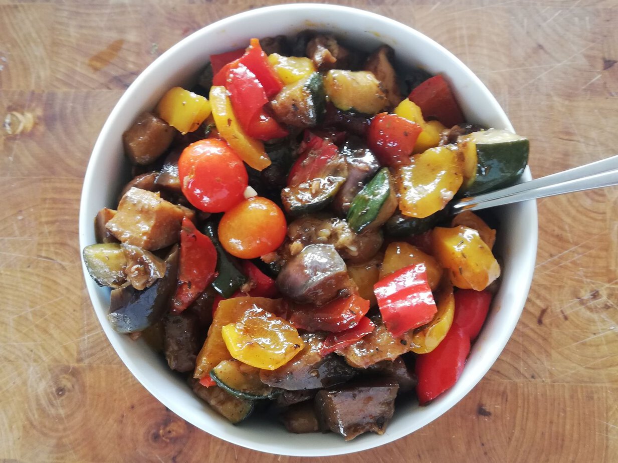 sallad med grillade grönsaker Salade méditerranéenne de légumes grillés - En-tete