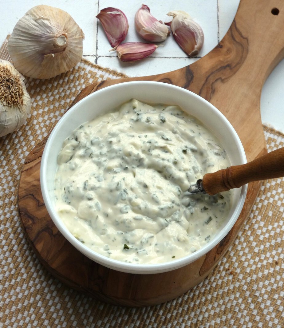 Sauce à l'ail rapide à la mayonnaise