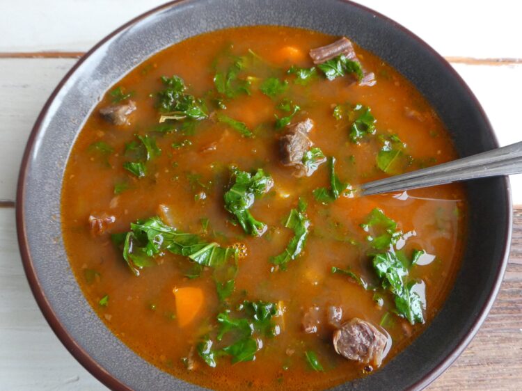 Soupe au chou kale et jarret de bœuf - En-tete
