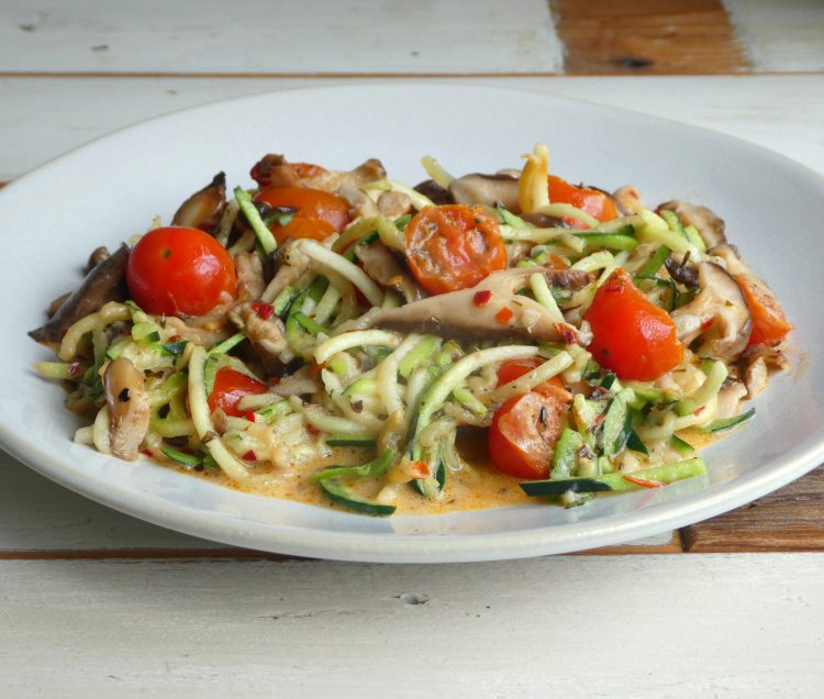 Spaghetti de courgette aux champignons et tomates cerises - En-tete