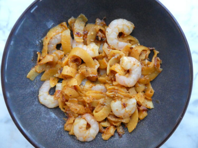 Tagliatelles de rutabaga aux crevettes et à l'ail rôti (keto) - En-tete